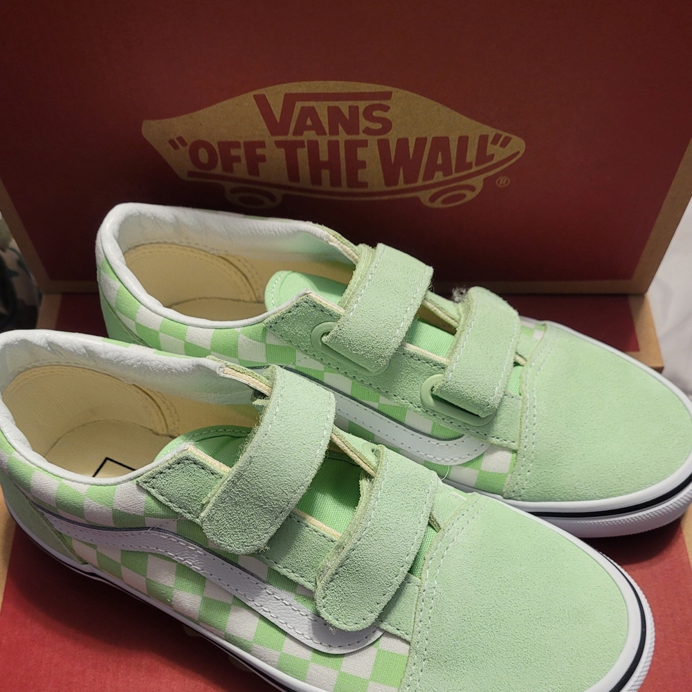 BRAND NEW in Box: Boys Vans Green Sneakers with Velcro Straps aWaffle Sole